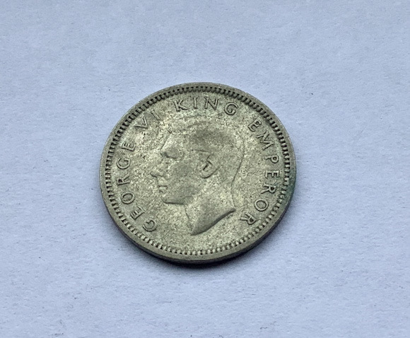 1942 missing one dot New Zealand threepence coin .500 silver